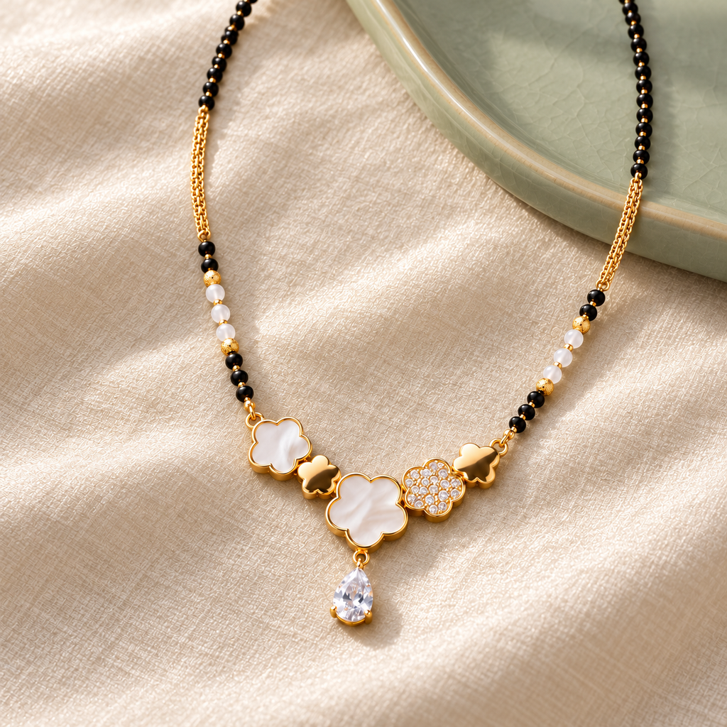 Verelle Mangalsutra — pendant detail