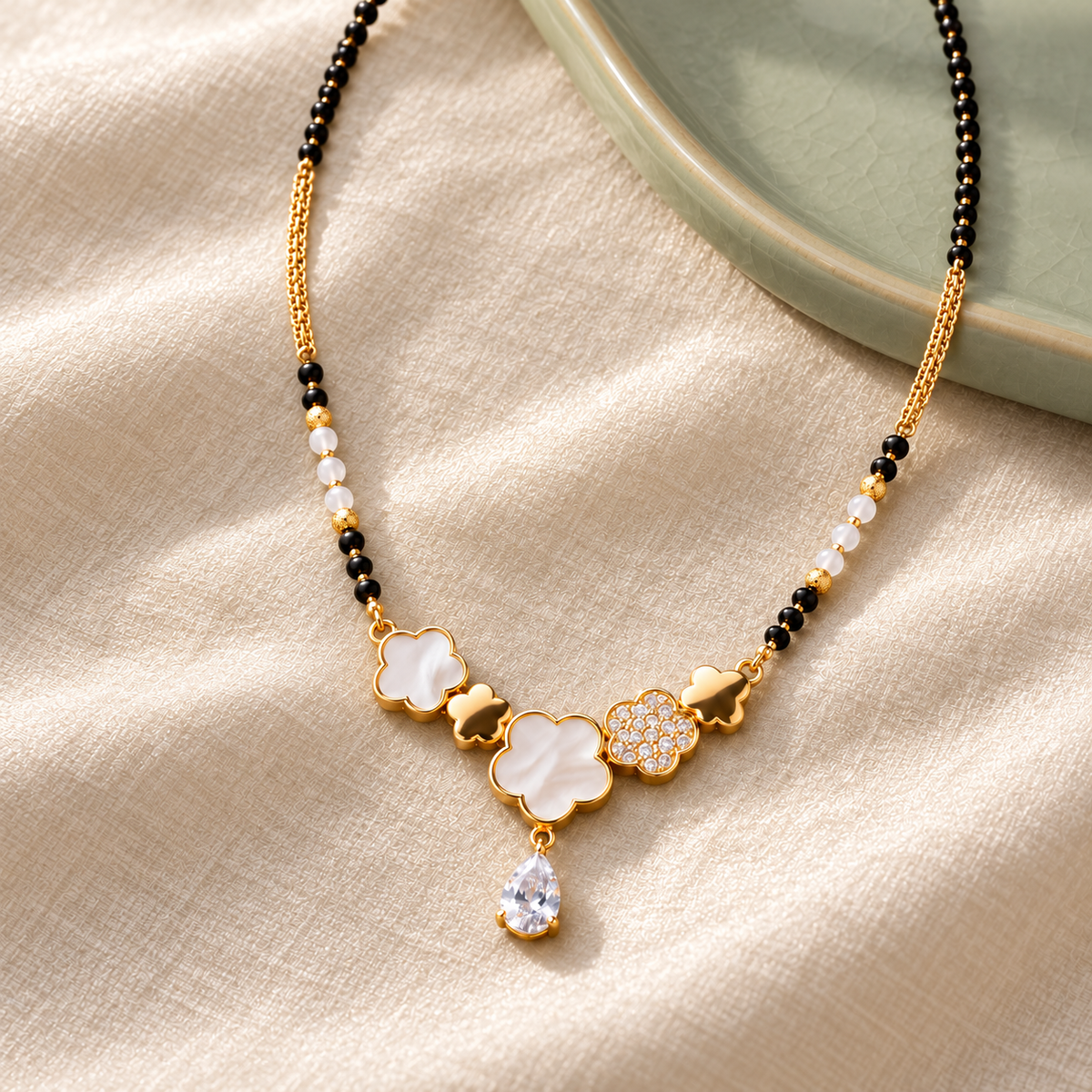 Verelle Mangalsutra — pendant detail